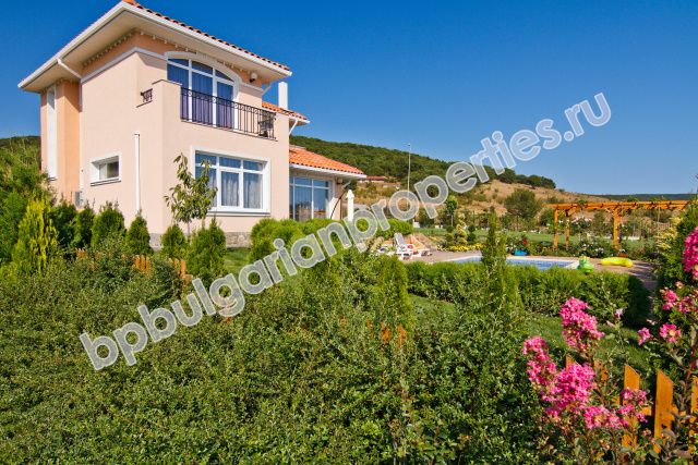 Luxury houses for sale in a village complex close to the sea in the resort Kosharitsa