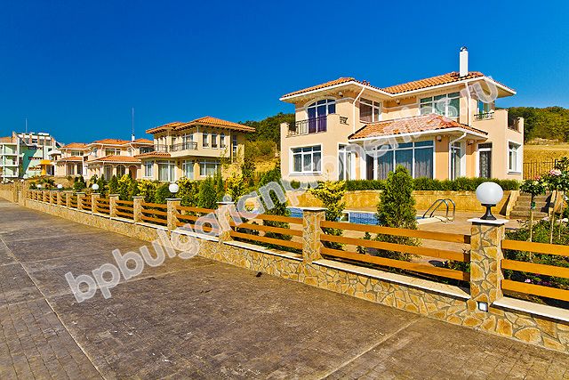 Luxury houses for sale in a village complex close to the sea in the resort Kosharitsa