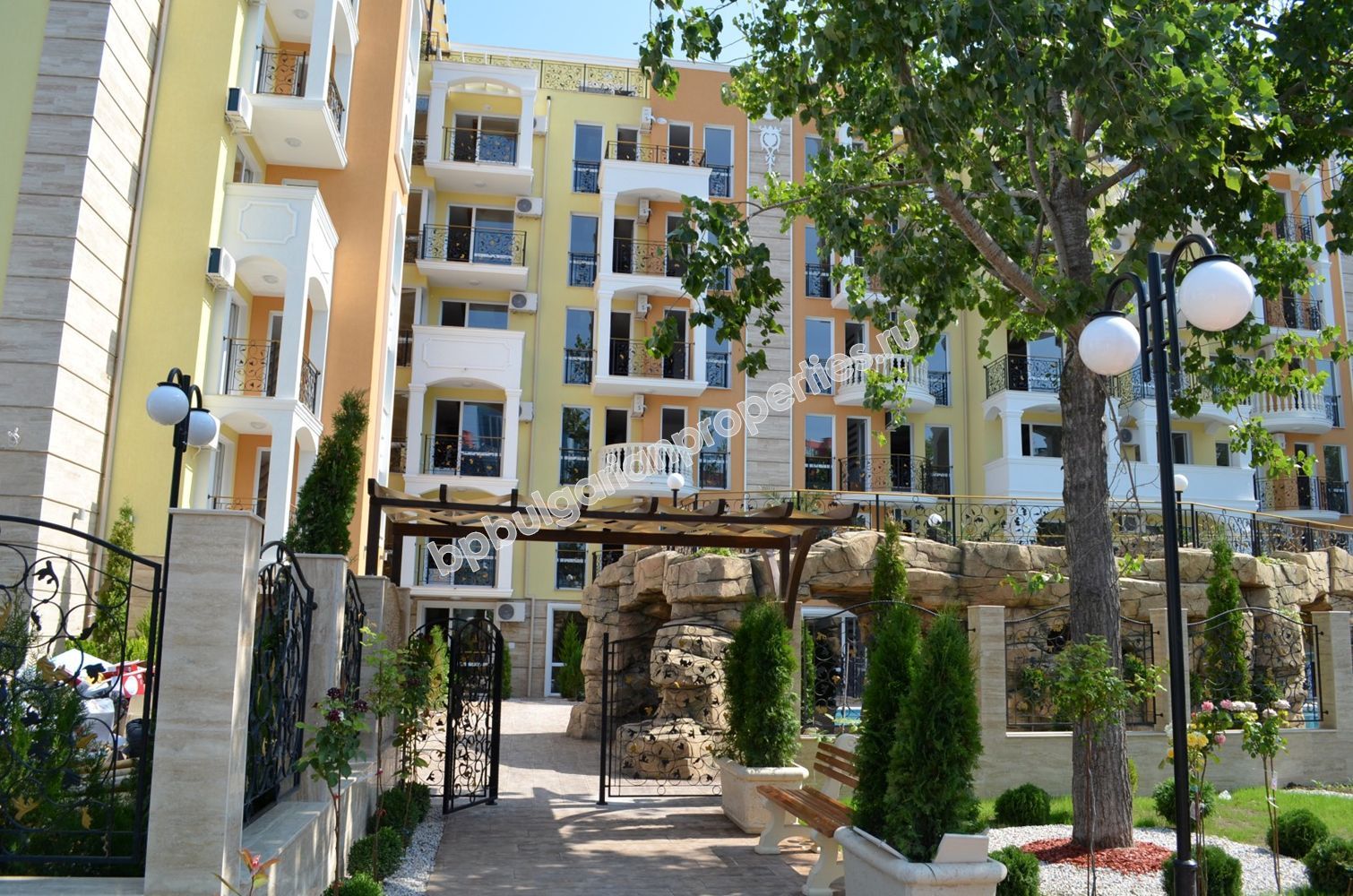 Luxury furnished apartments for sale in the resort Sunny Beach
