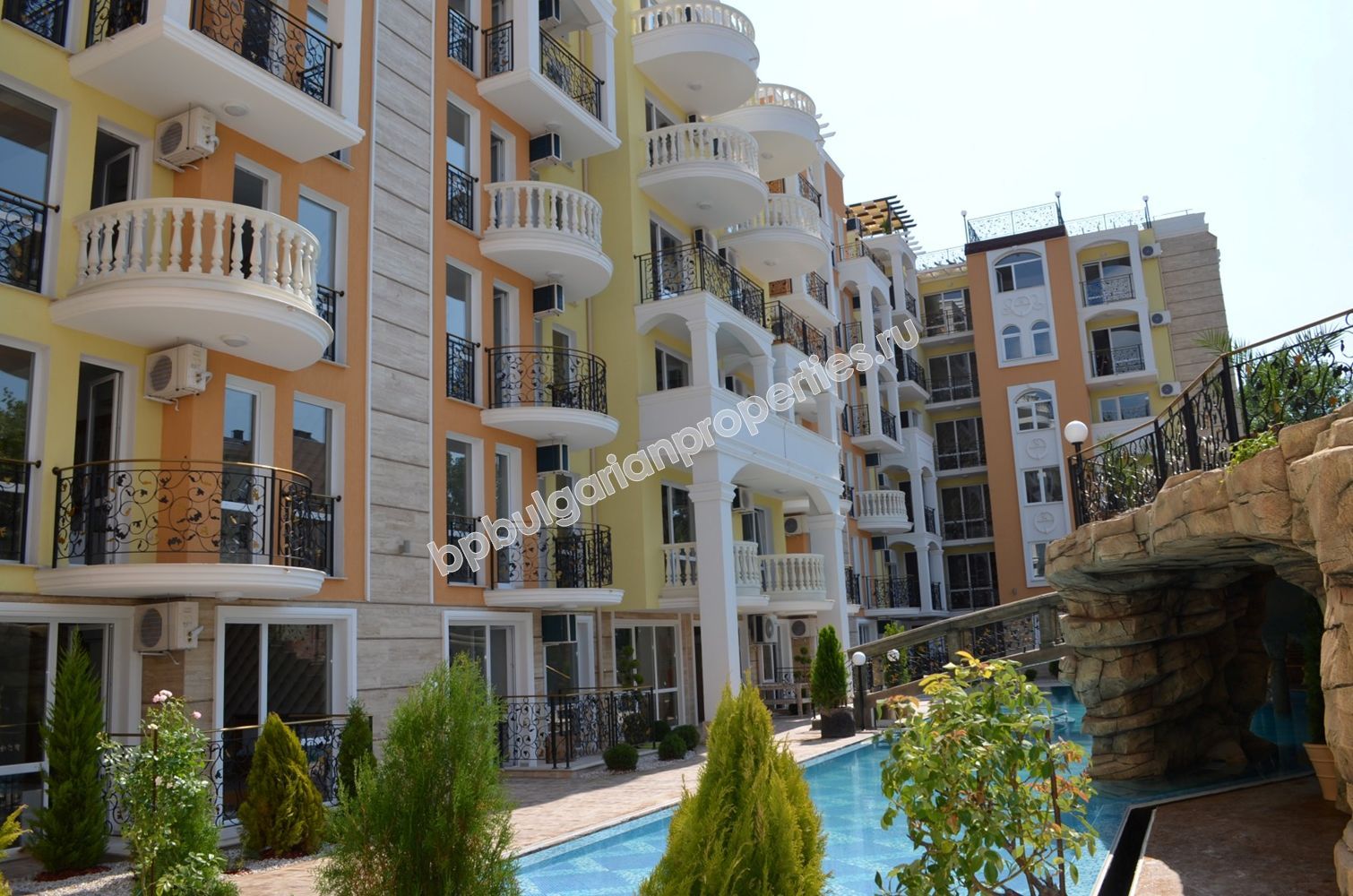 Luxury furnished apartments for sale in the resort Sunny Beach