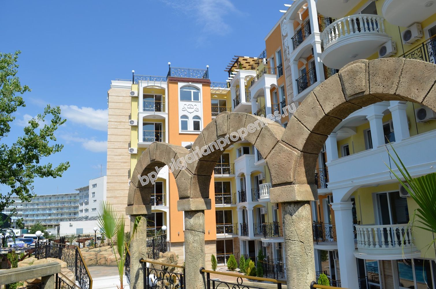 Luxury furnished apartments for sale in the resort Sunny Beach