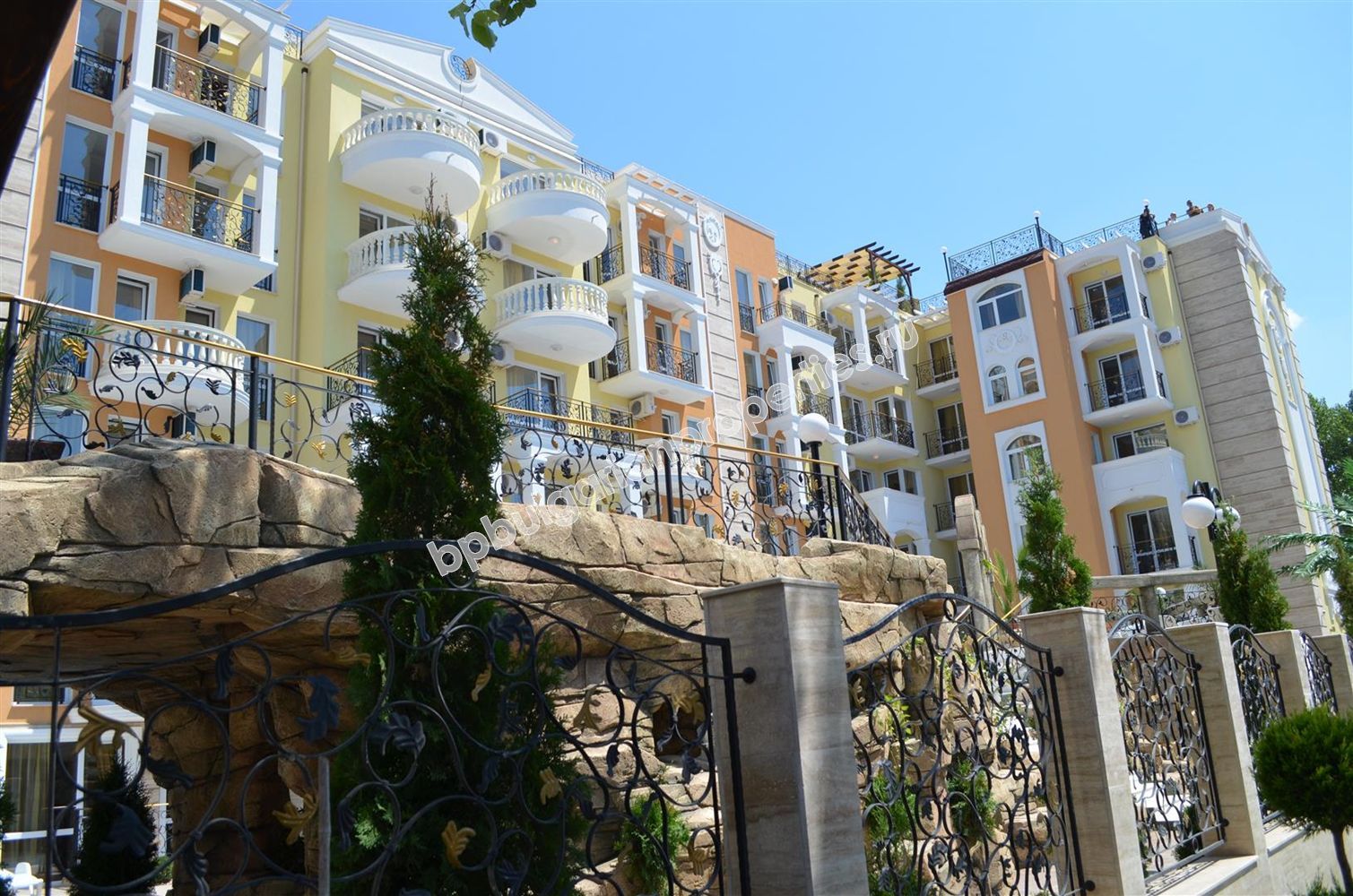 Luxury furnished apartments for sale in the resort Sunny Beach