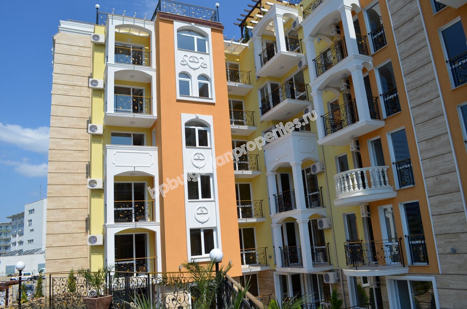 Luxury furnished apartments for sale in the resort Sunny Beach