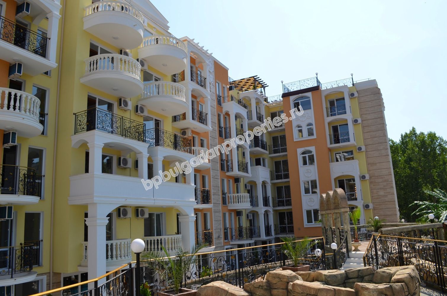 Luxury furnished apartments for sale in the resort Sunny Beach