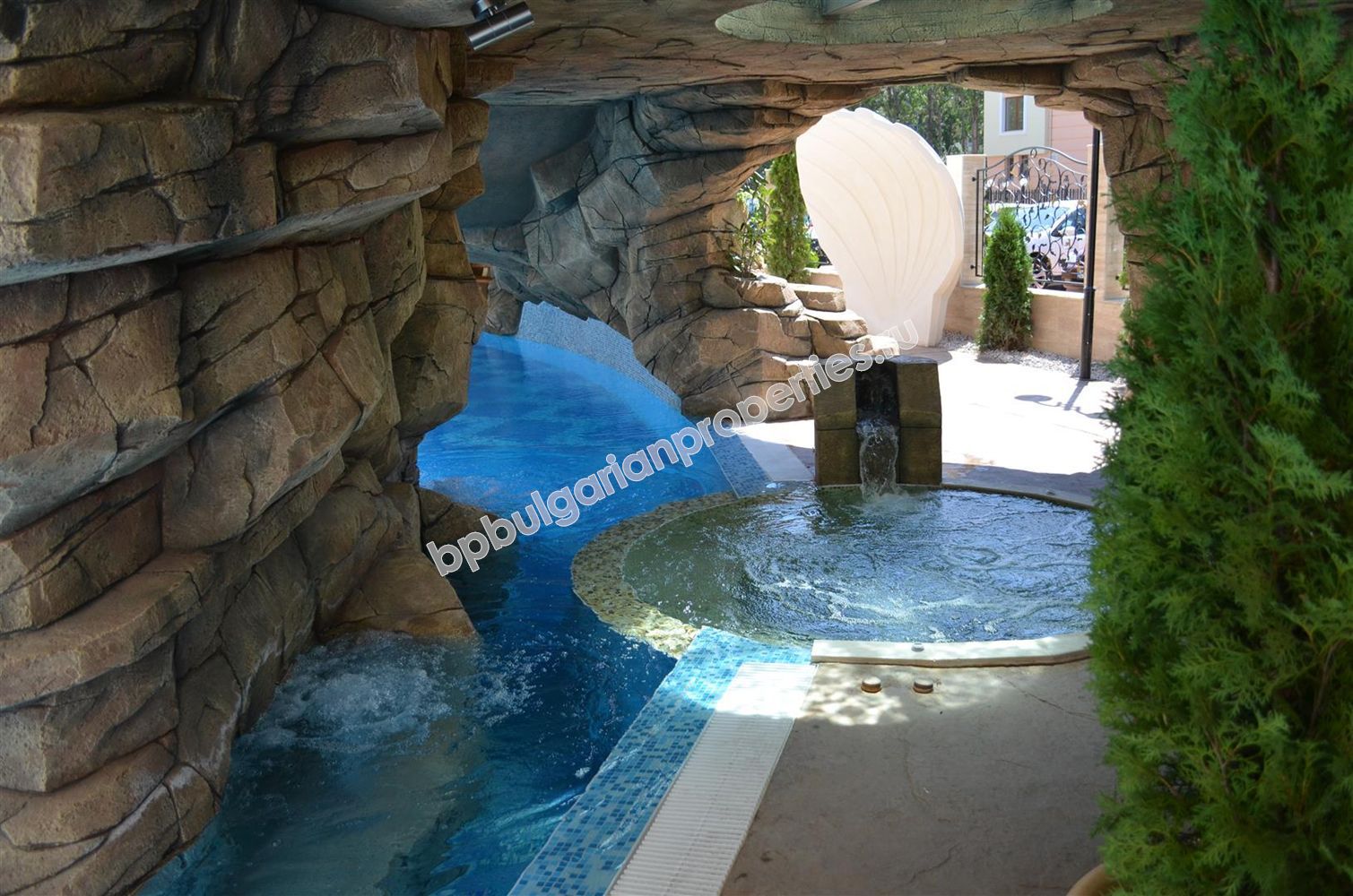 Luxury furnished apartments for sale in the resort Sunny Beach