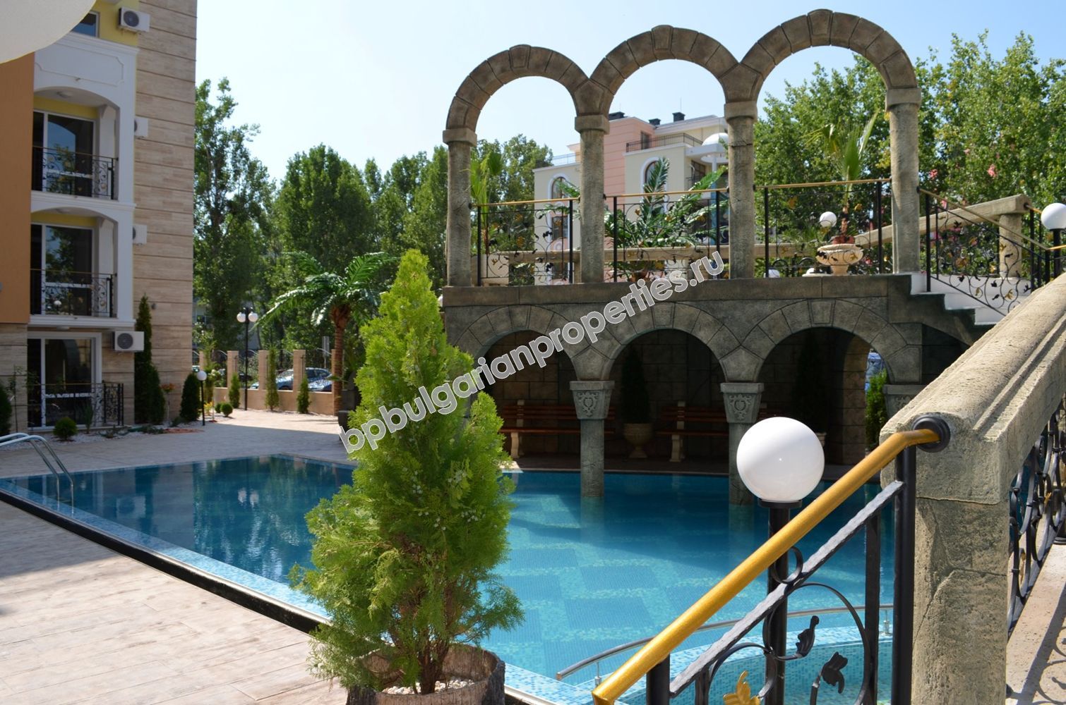 Luxury furnished apartments for sale in the resort Sunny Beach