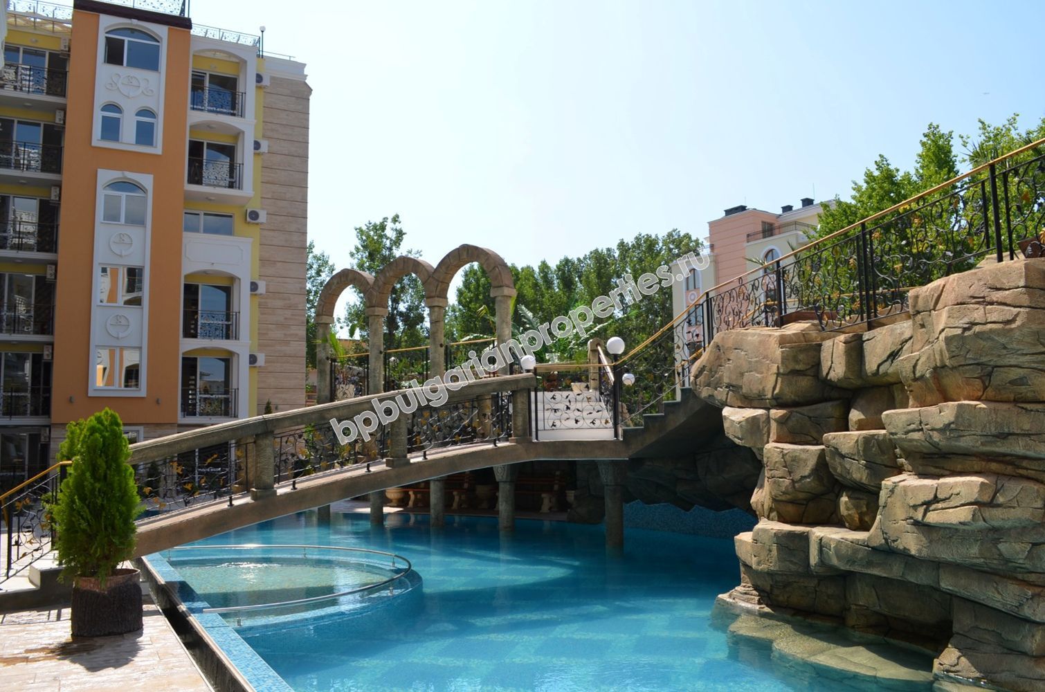 Luxury furnished apartments for sale in the resort Sunny Beach