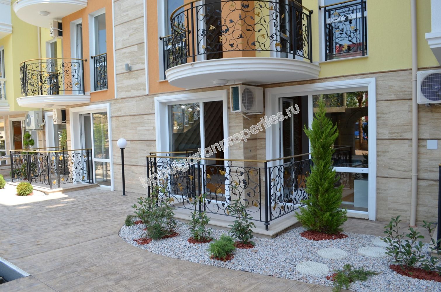 Luxury furnished apartments for sale in the resort Sunny Beach