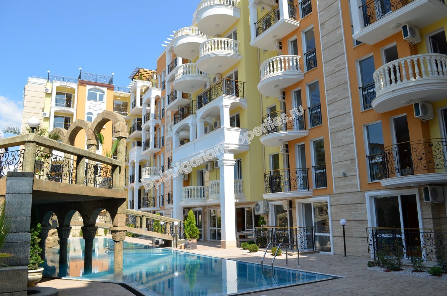 Luxury furnished apartments for sale in the resort Sunny Beach