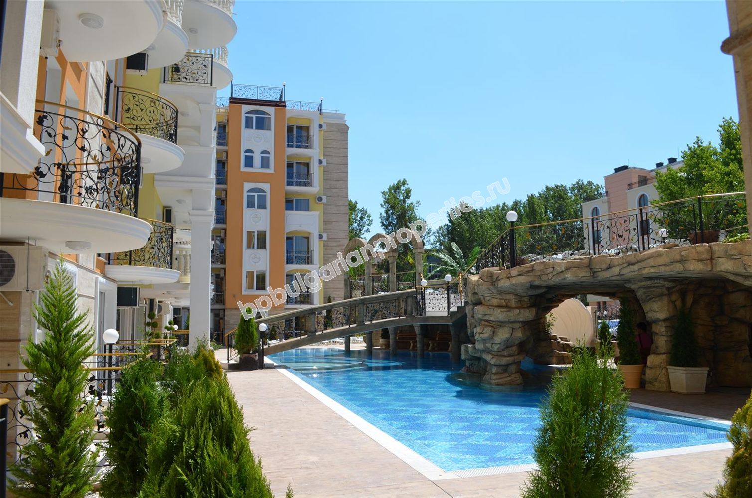 Luxury furnished apartments for sale in the resort Sunny Beach