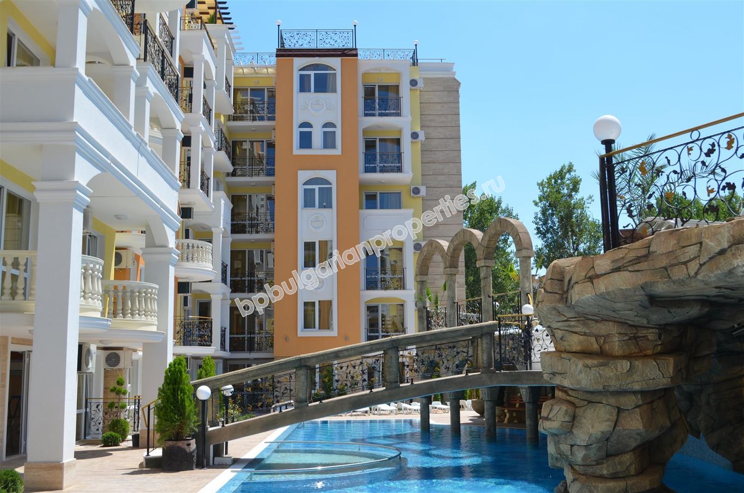 Luxury furnished apartments for sale in the resort Sunny Beach