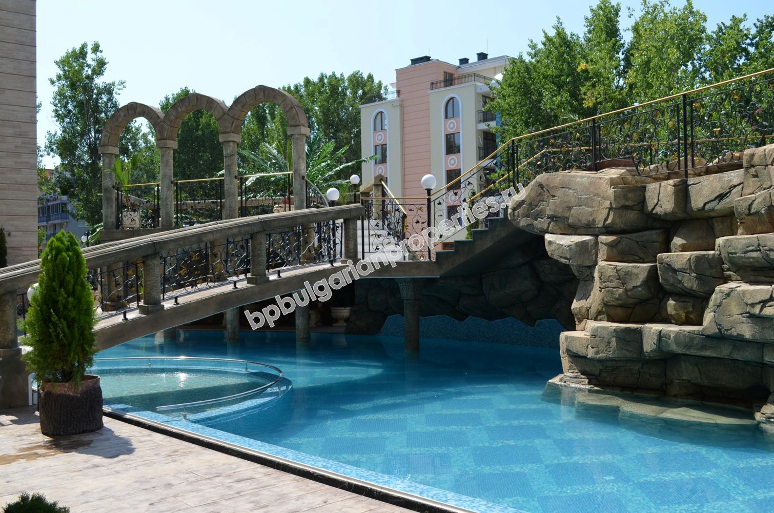 Luxury furnished apartments for sale in the resort Sunny Beach