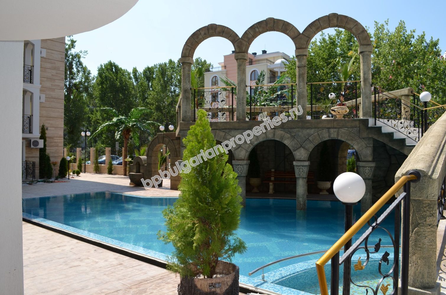 Luxury furnished apartments for sale in the resort Sunny Beach