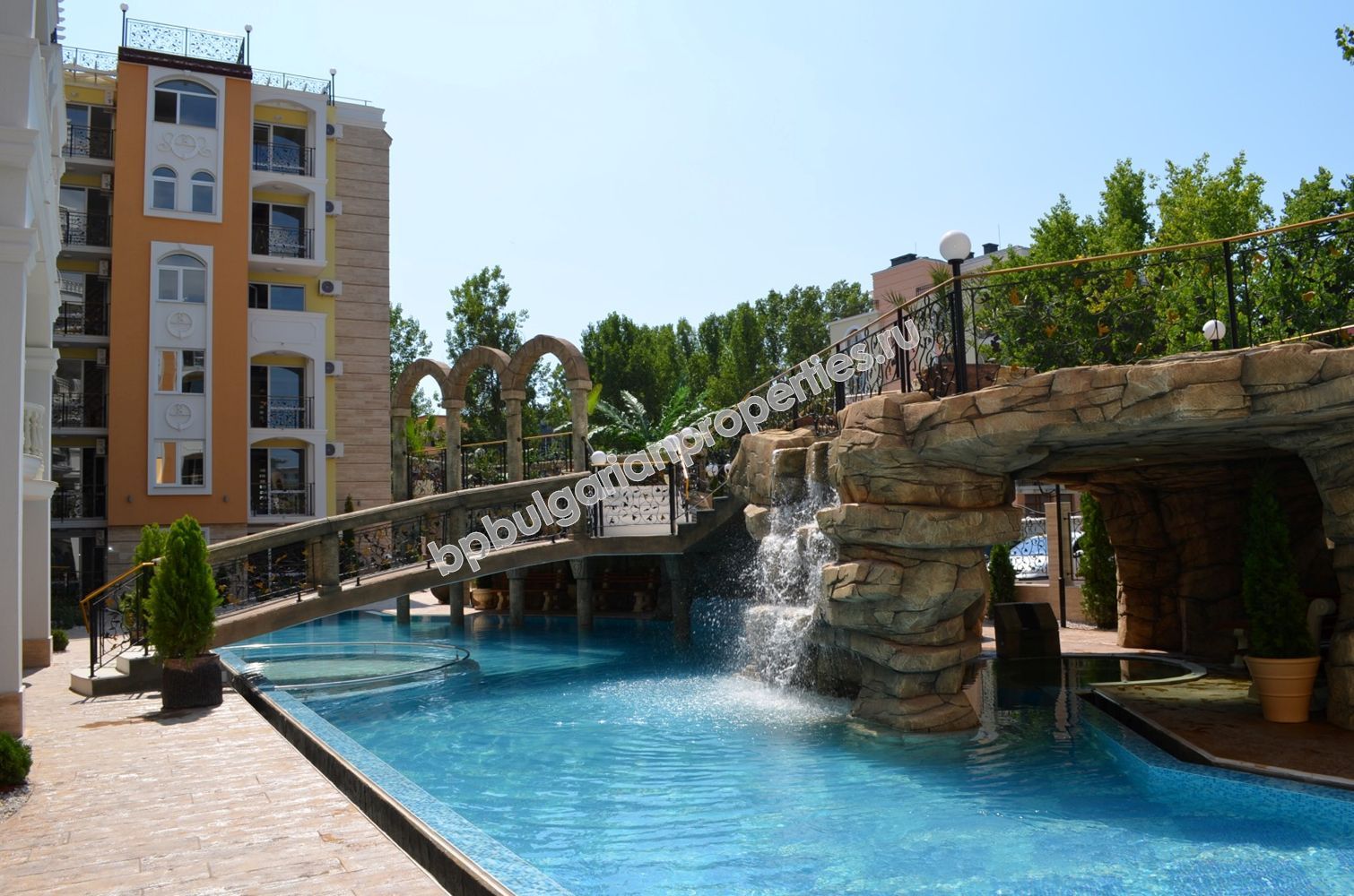 Luxury furnished apartments for sale in the resort Sunny Beach