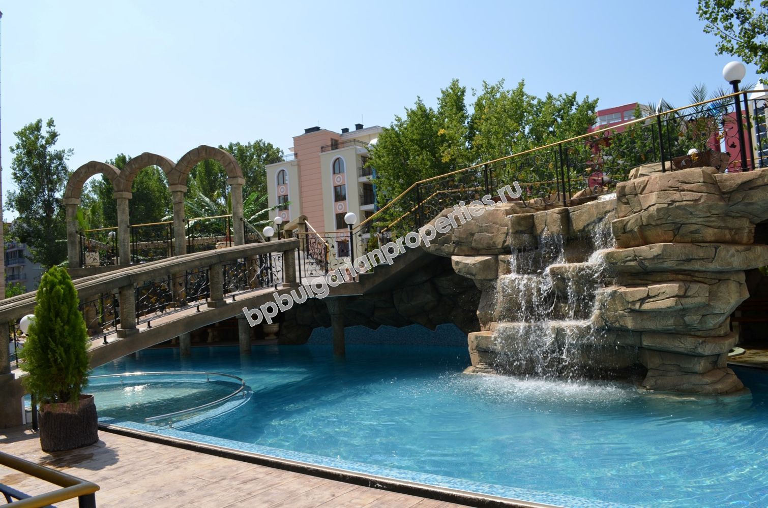 Luxury furnished apartments for sale in the resort Sunny Beach