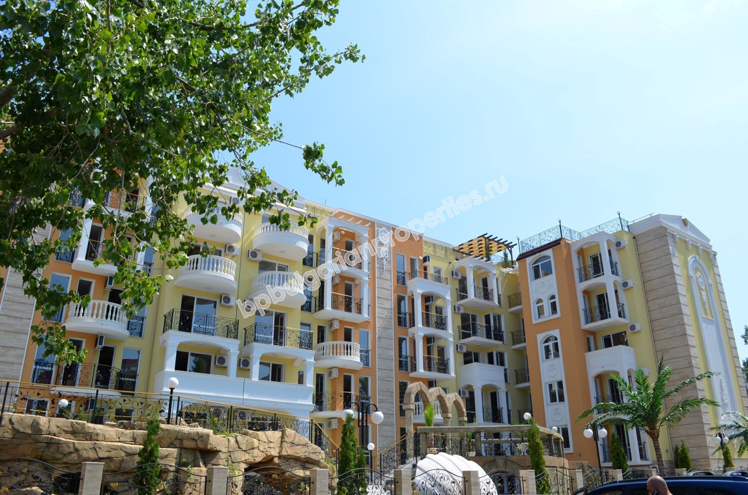 Luxury furnished apartments for sale in the resort Sunny Beach
