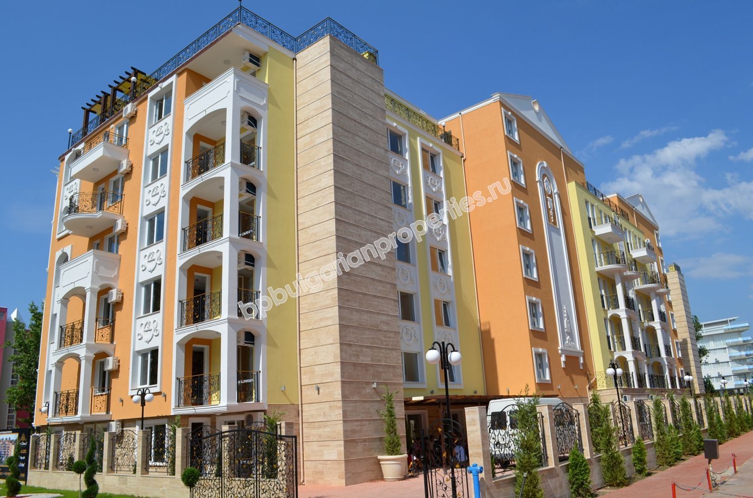 Luxury furnished apartments for sale in the resort Sunny Beach