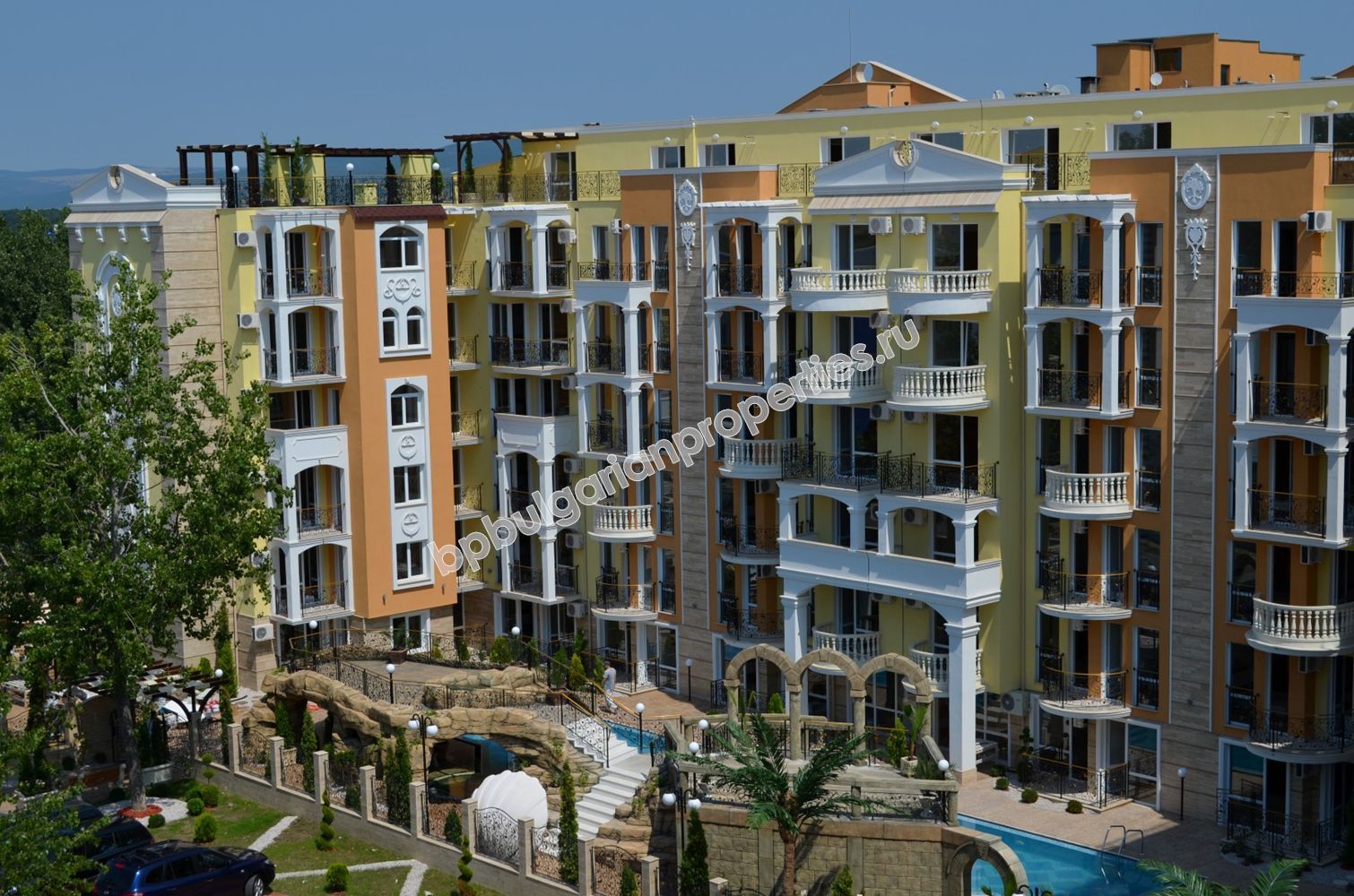 Luxury furnished apartments for sale in the resort Sunny Beach