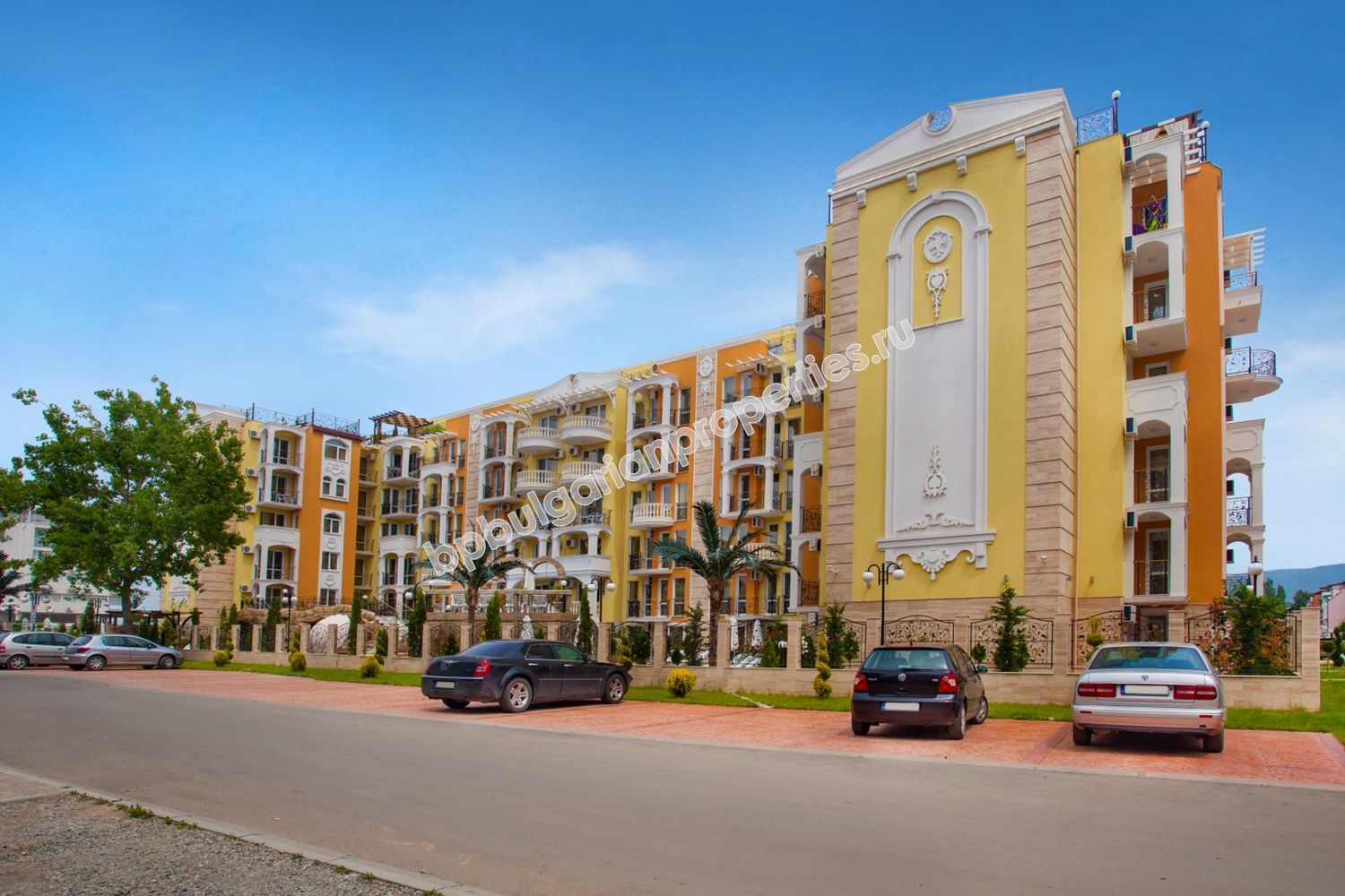 Luxury furnished apartments for sale in the resort Sunny Beach