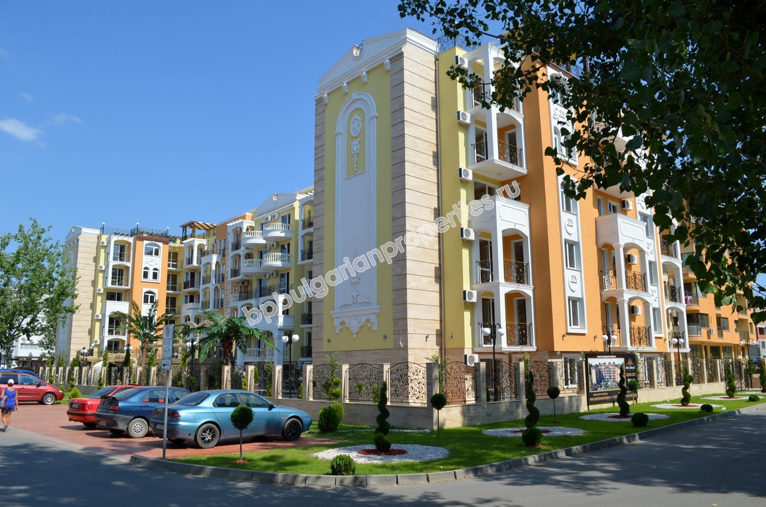 Luxury furnished apartments for sale in the resort Sunny Beach
