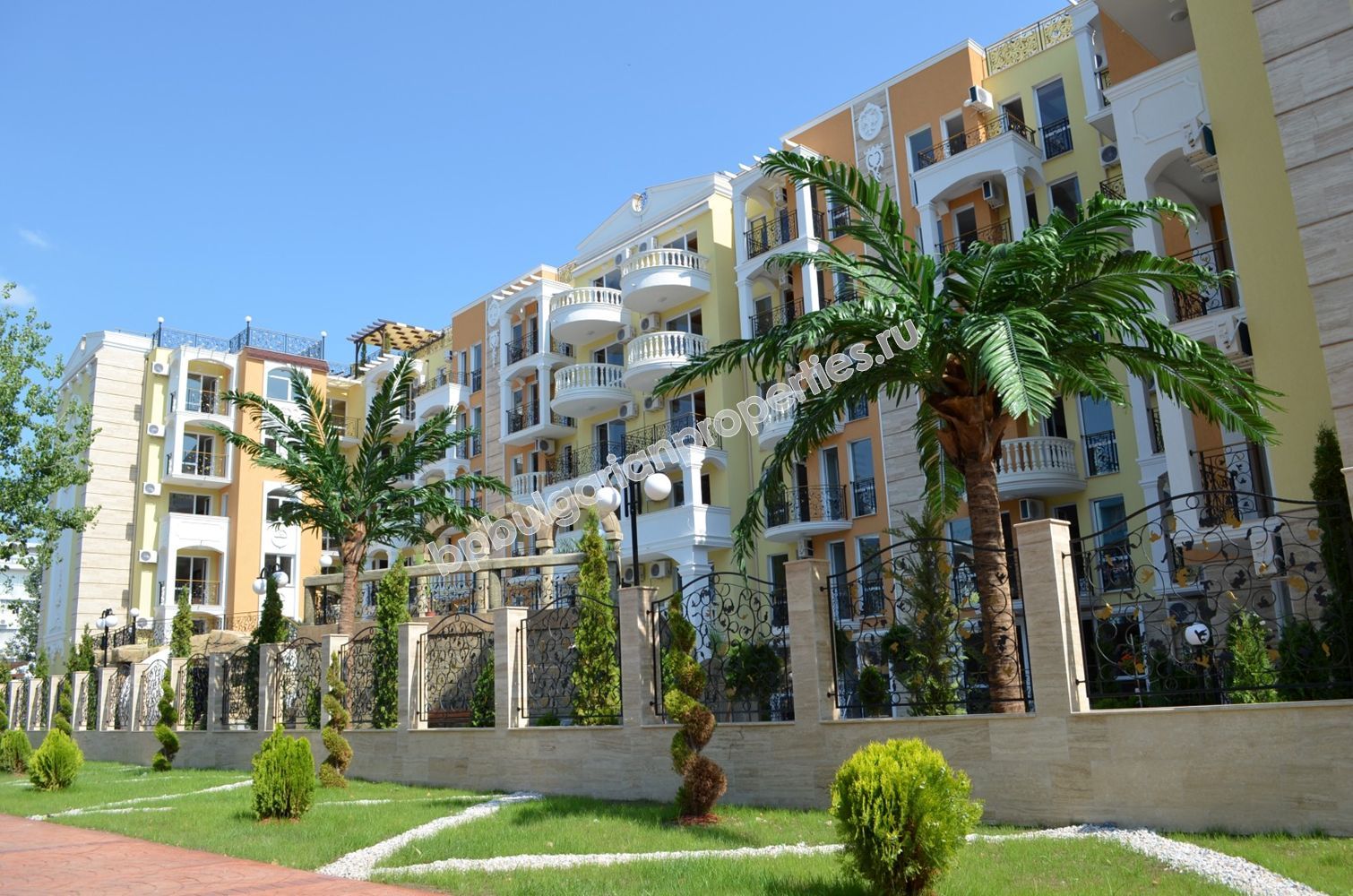 Luxury furnished apartments for sale in the resort Sunny Beach