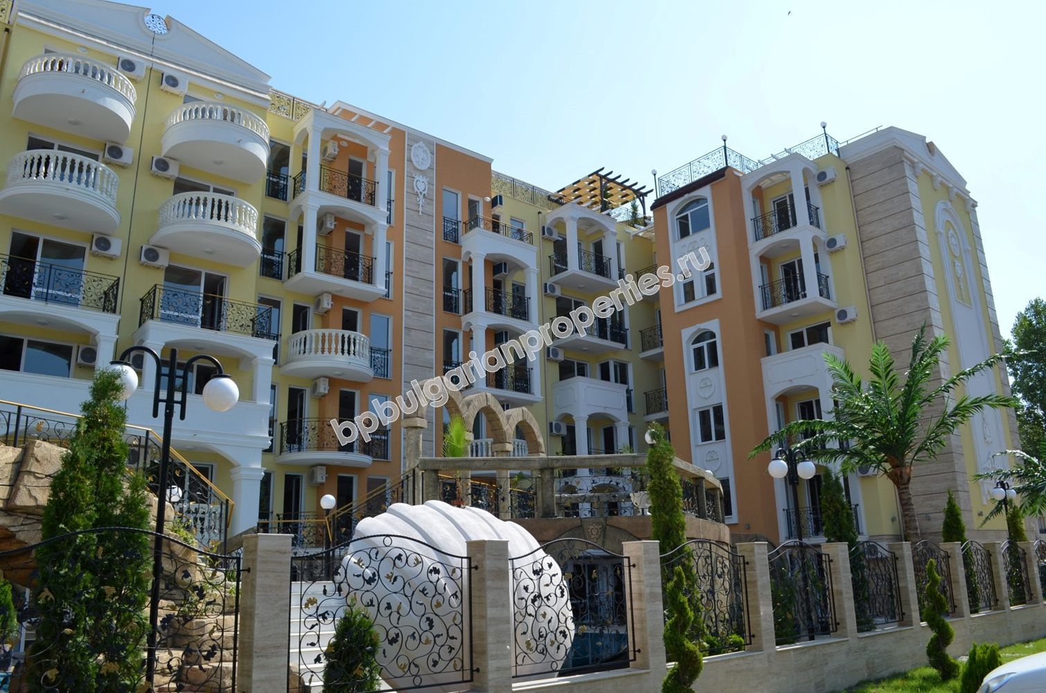 Luxury furnished apartments for sale in the resort Sunny Beach