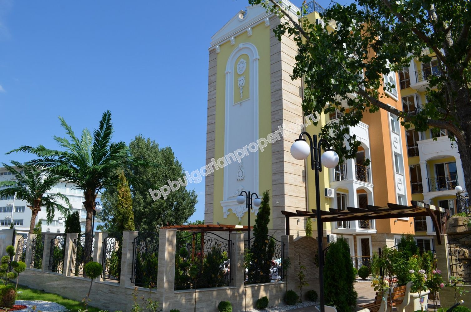 Luxury furnished apartments for sale in the resort Sunny Beach