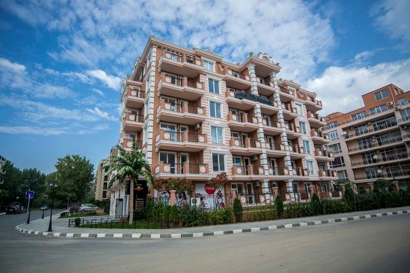 Luxury apartments close to the beach for sale in the resort Sunny Beach