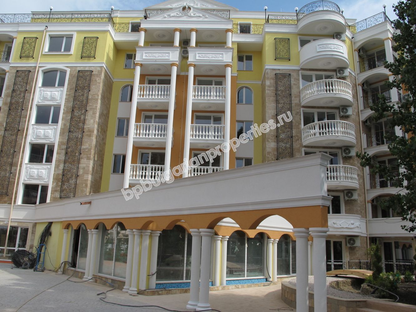 Luxury apartments for sale in the resort Sunny Beach Luxury apartments for sale in the resort Sunny Beach