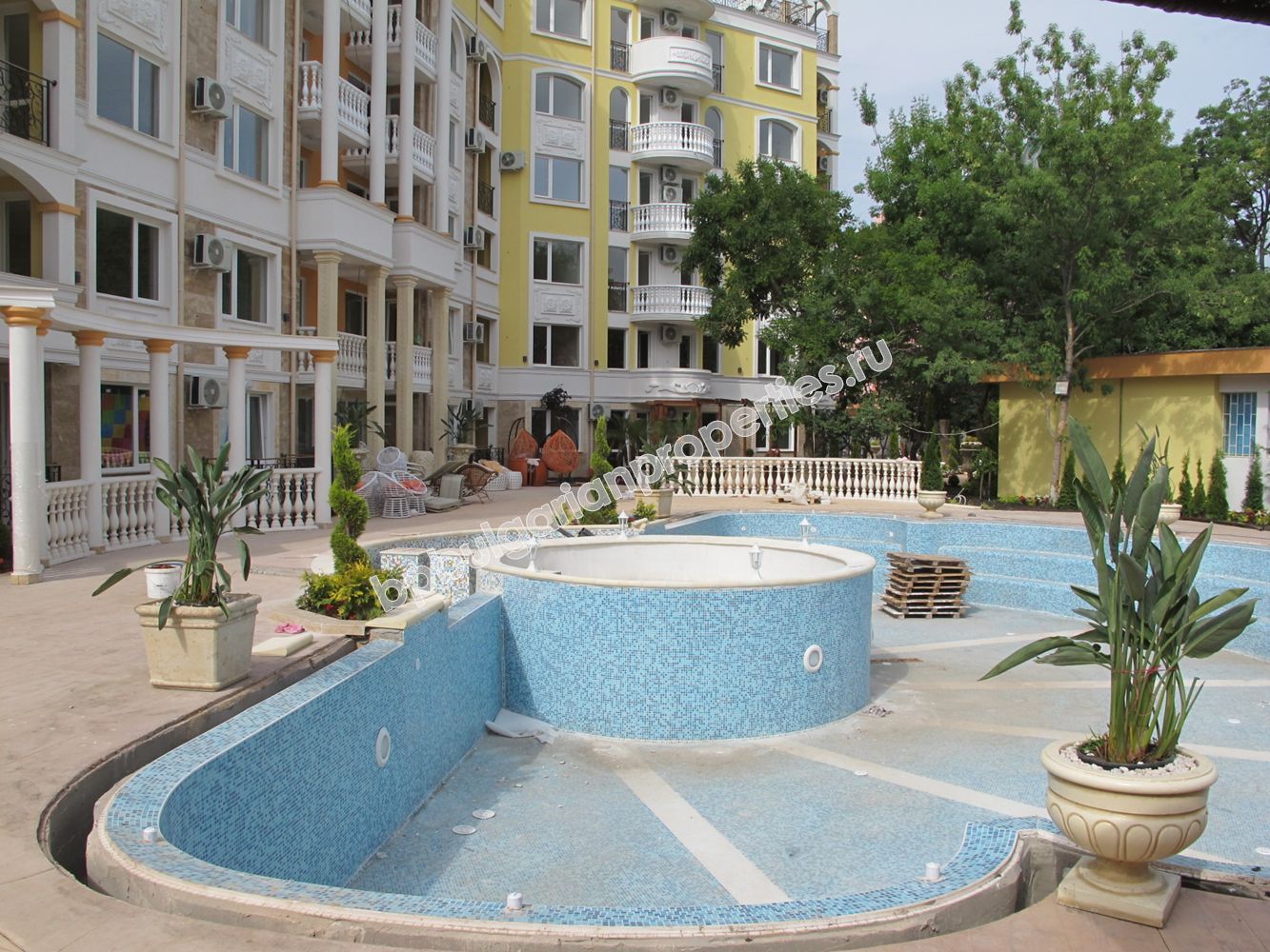 Luxury apartments for sale in the resort Sunny Beach Luxury apartments for sale in the resort Sunny Beach