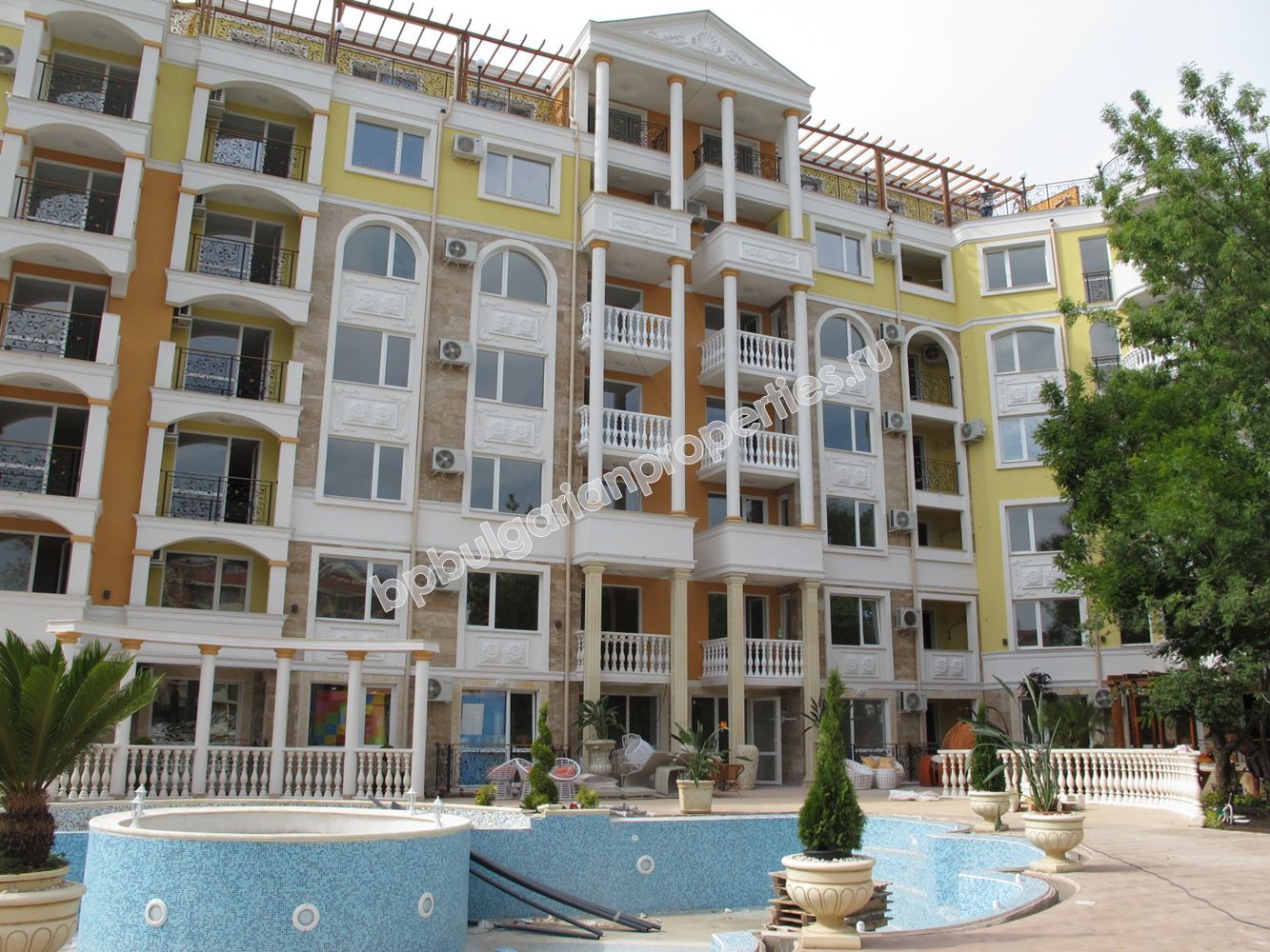Luxury apartments for sale in the resort Sunny Beach Luxury apartments for sale in the resort Sunny Beach