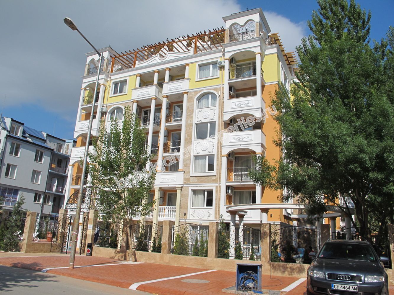 Luxury apartments for sale in the resort Sunny Beach