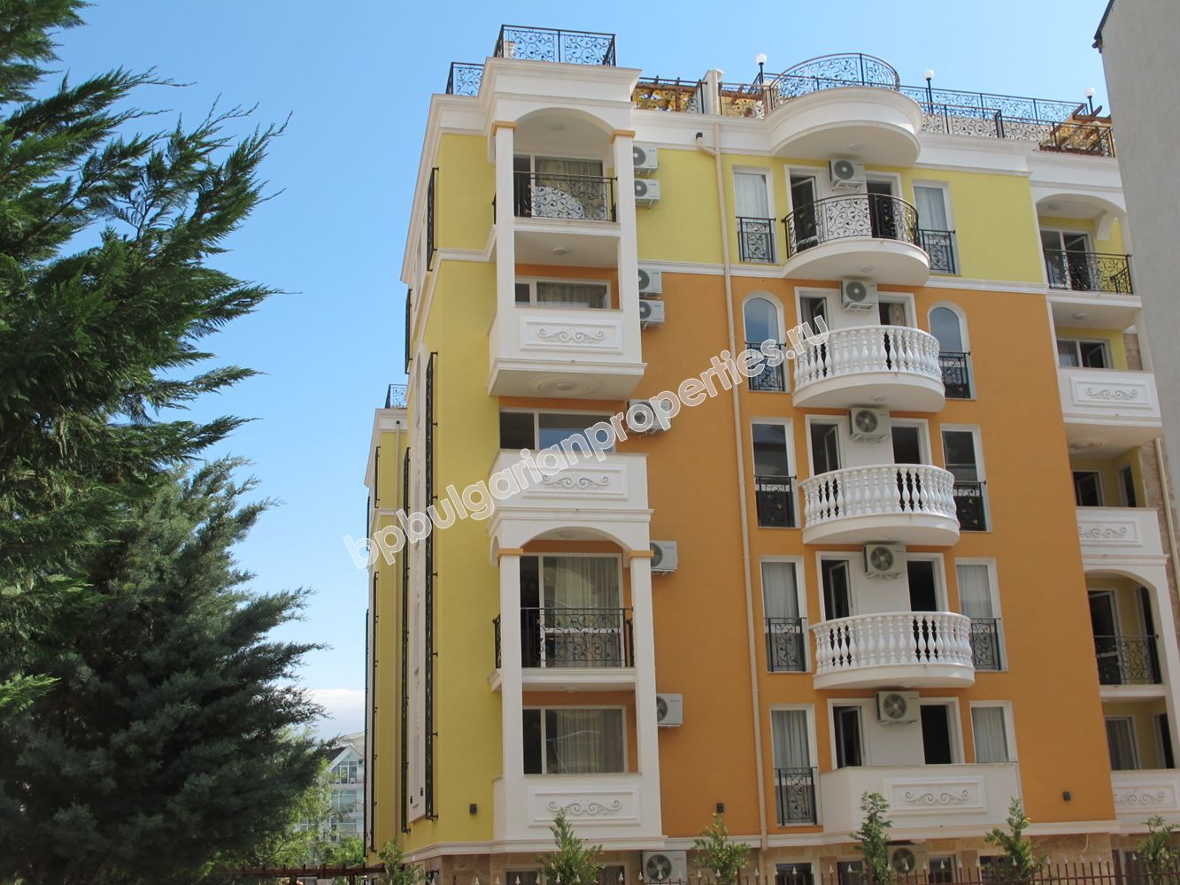 Luxury apartments for sale in the resort Sunny Beach