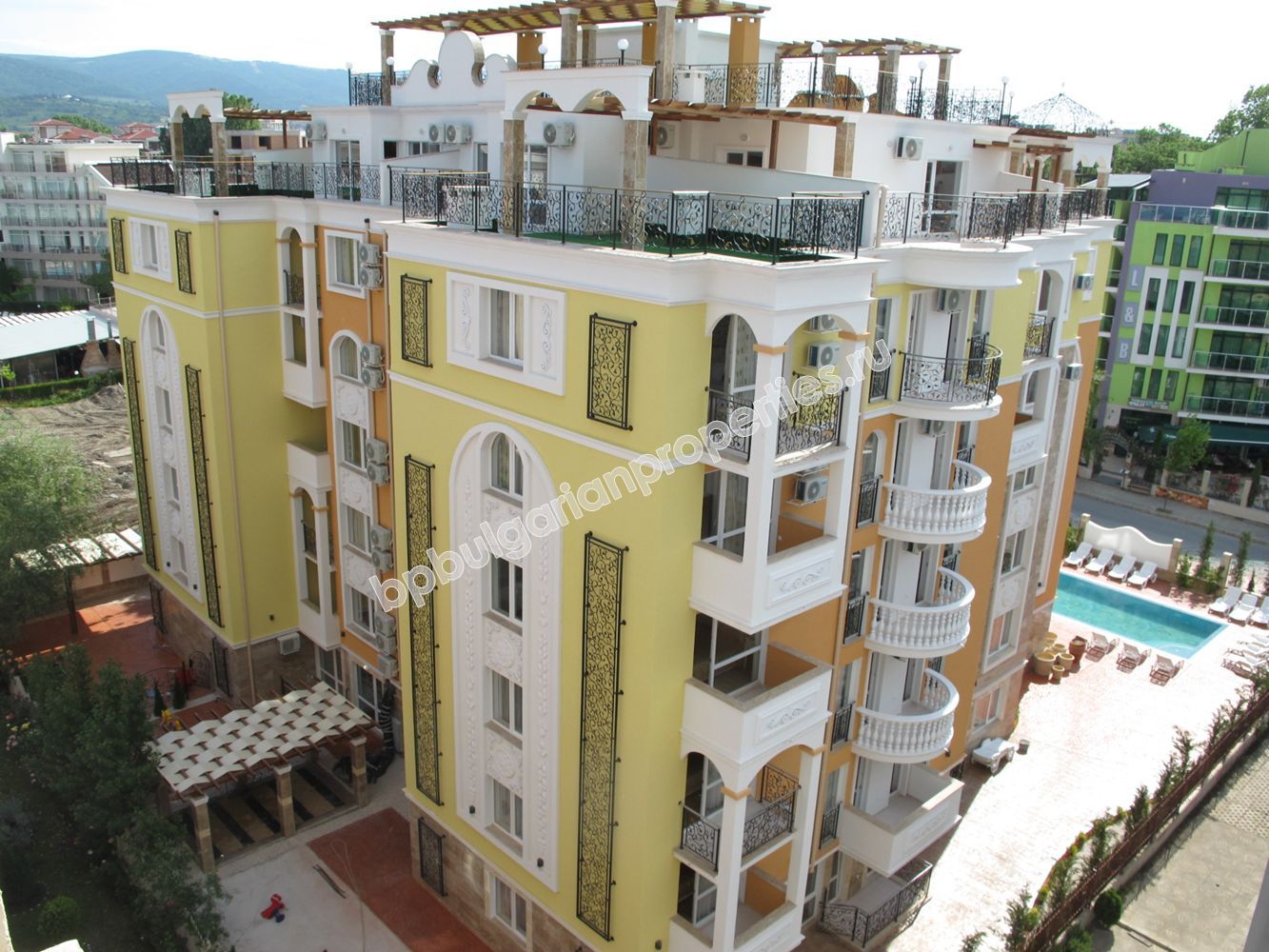 Luxury apartments for sale in the resort Sunny Beach