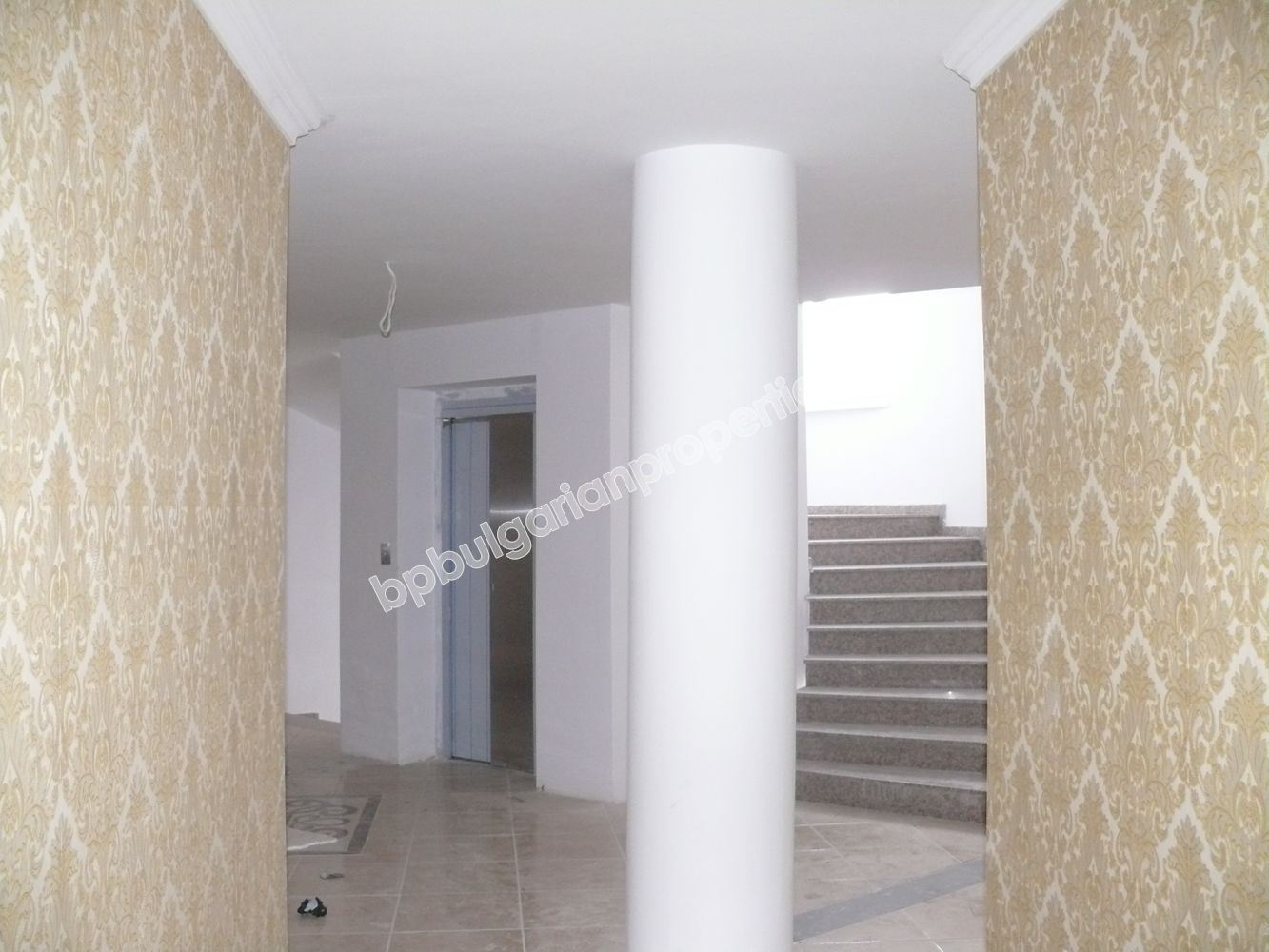 Studios and one-bedroom apartments for sale in a new complex in the resort Sunny Beach