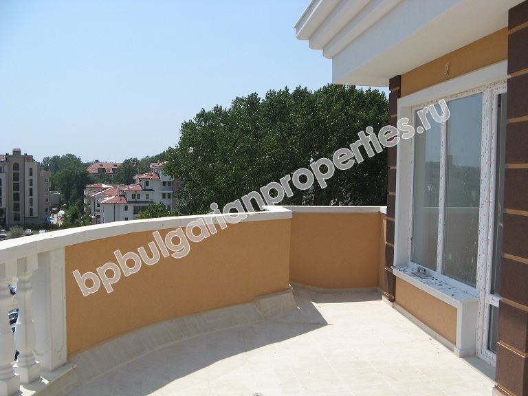 Studios and one-bedroom apartments for sale in a new complex in the resort Sunny Beach