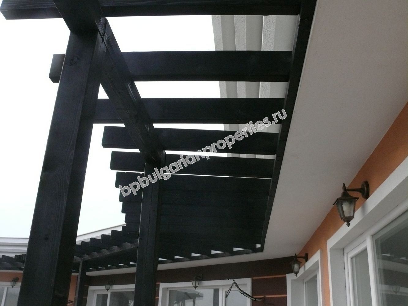 Studios and one-bedroom apartments for sale in a new complex in the resort Sunny Beach