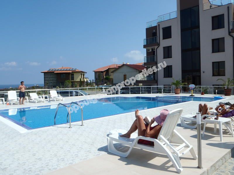 Apartments for sale in a new beachfront complex in the resort Sinemorets