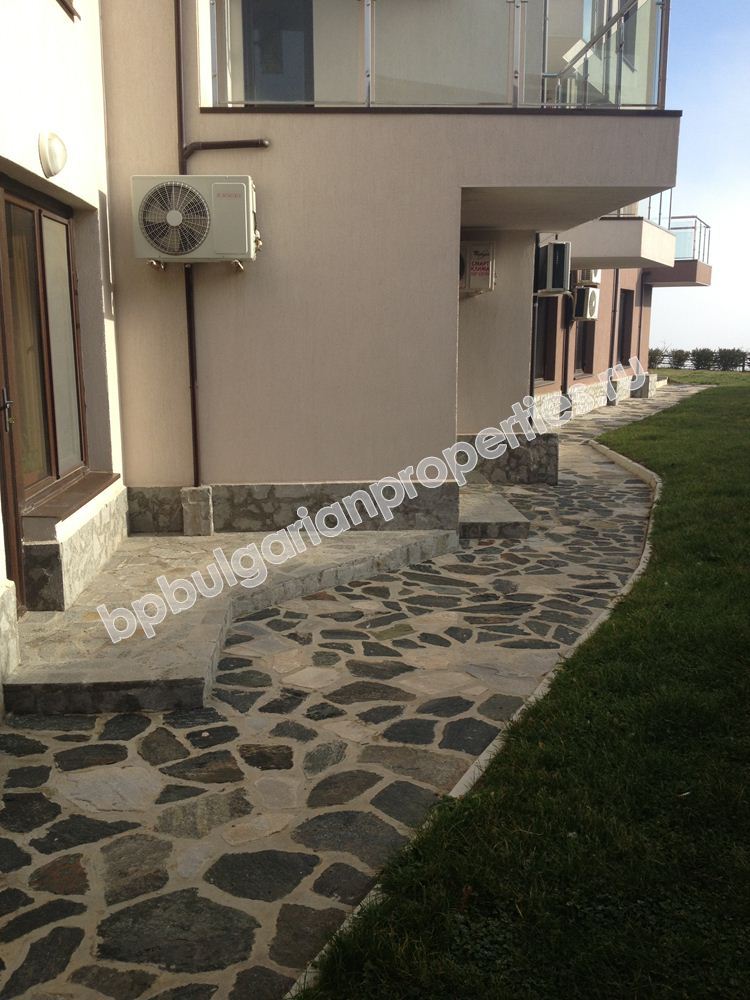 Apartments for sale in a new beachfront complex in the resort Sinemorets